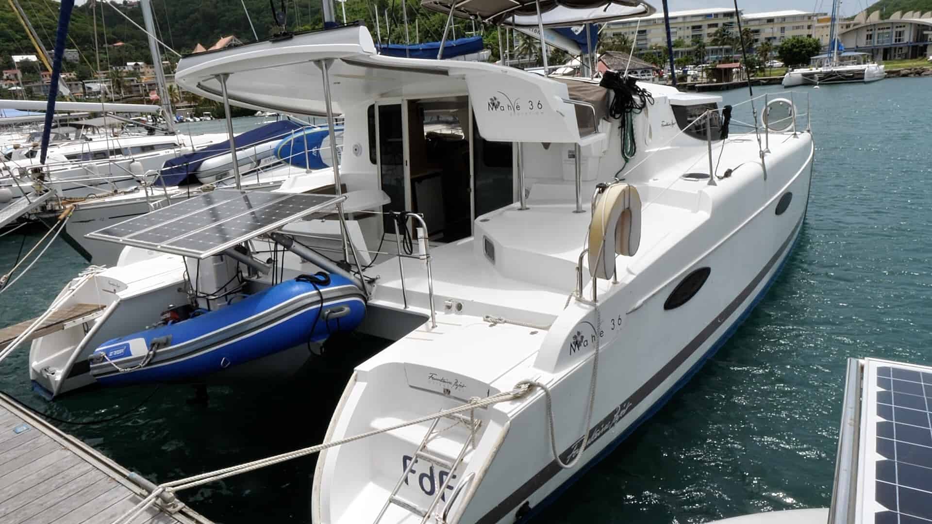 Mahé 36 poupe tribord